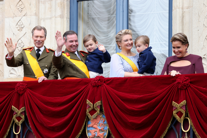 alt="alt="Los antiguos y nuevos grandes duques de Luxemburgo y Charles y François de Luxemburgo tras el cambio de reinado""