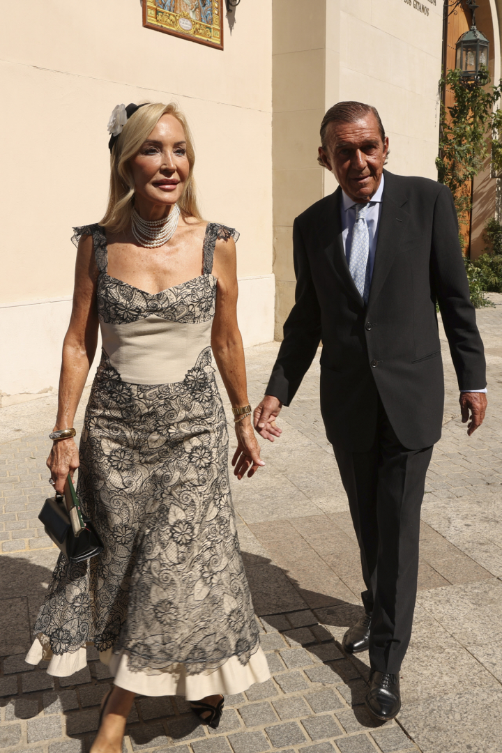 alt="alt="Carmen Lomana""