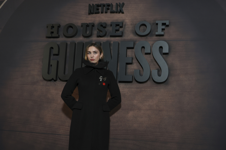 Danielle Galligan en el estreno de la serie 'La casa Guinness' en Londres