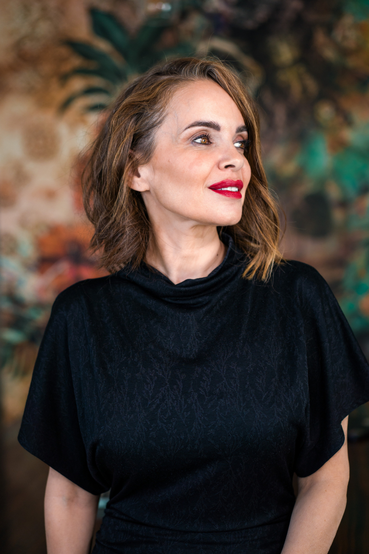 Carme Chaparro en un posado por un lanzamiento literario