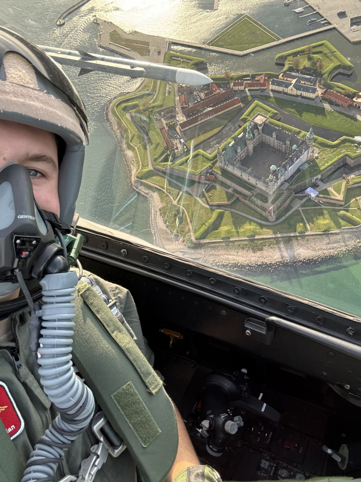 Selfie de Christian de Dinamarca cuando sobrevolaba el Castillo de Kronborg a bordo de un F-16