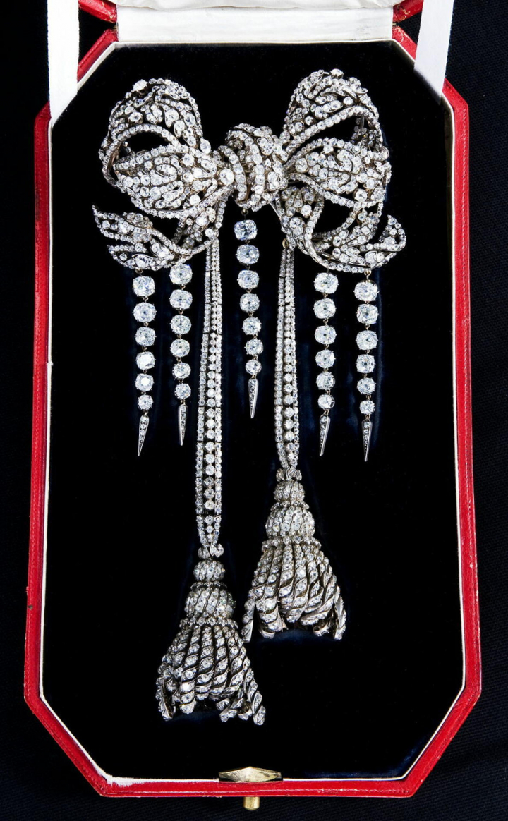 alt="alt="Broche de la emperatriz Eugenia robado del Museo del Louvre, en París.""