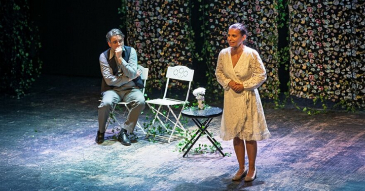 Bernard Bullen y Natalia Fisac en una escena de 'Rosa Mutabilis 2'.