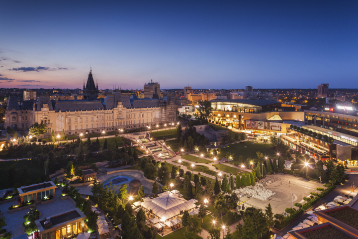 Vista nocturna de Iași (Rumanía)