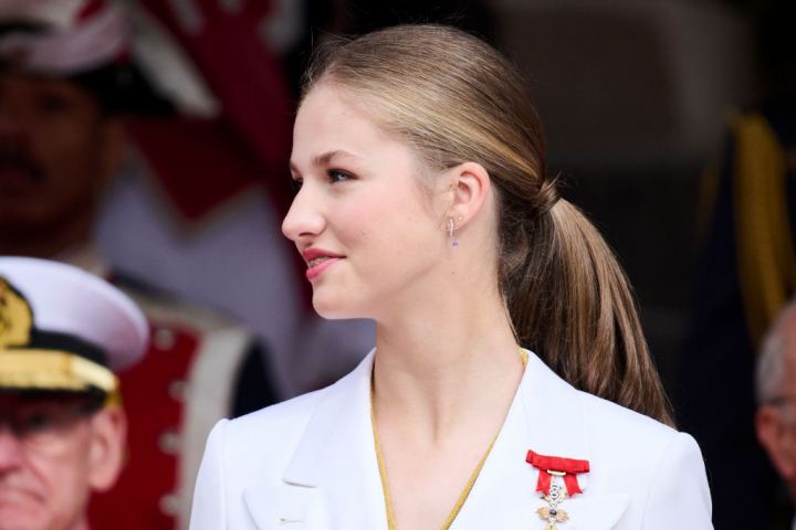 alt="alt="El día de su 18 cumpleaños, Leonor protagonizó uno de los momentos más simbólicos como heredera de la corona: jurar la Constitución.""