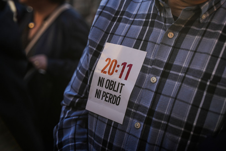 alt="alt="Pegatina en una manifestación el 29 de marzo de 2025 en Valencia.""