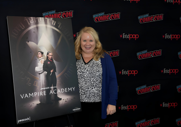alt="alt="El libro de 'Vampire Academy' de la autora Richelle Mead y su adaptación cinematográfica""