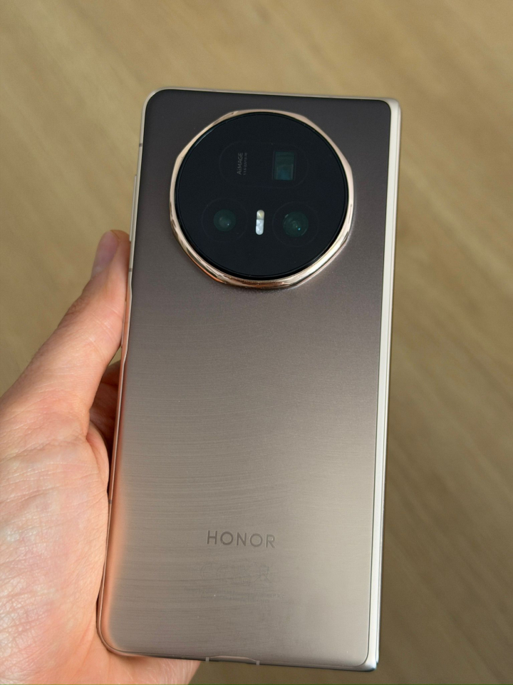 El Honor Magic V5.