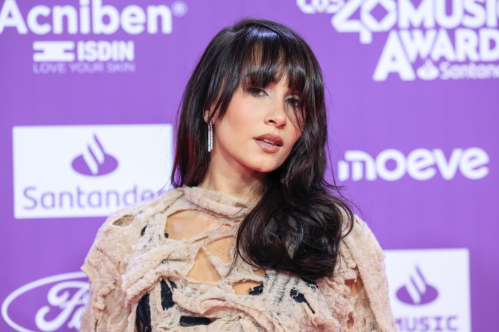 alt="alt="Aitana posando en la alfombra roja de Los40 Music Awards 2025""