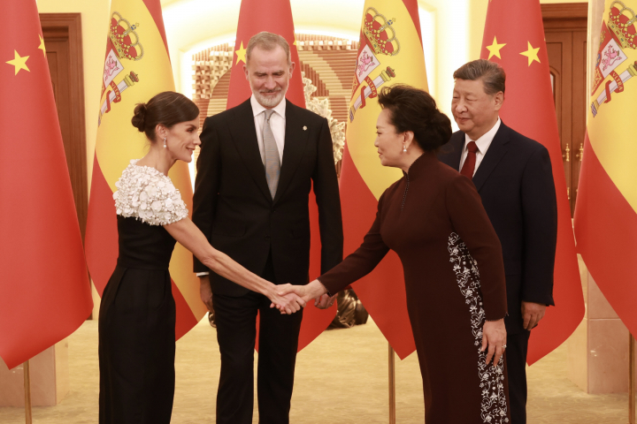 Felipe VI y Letizia con el Presidente Xi Jinping y su mujer Peng Liyuan en Beijing.