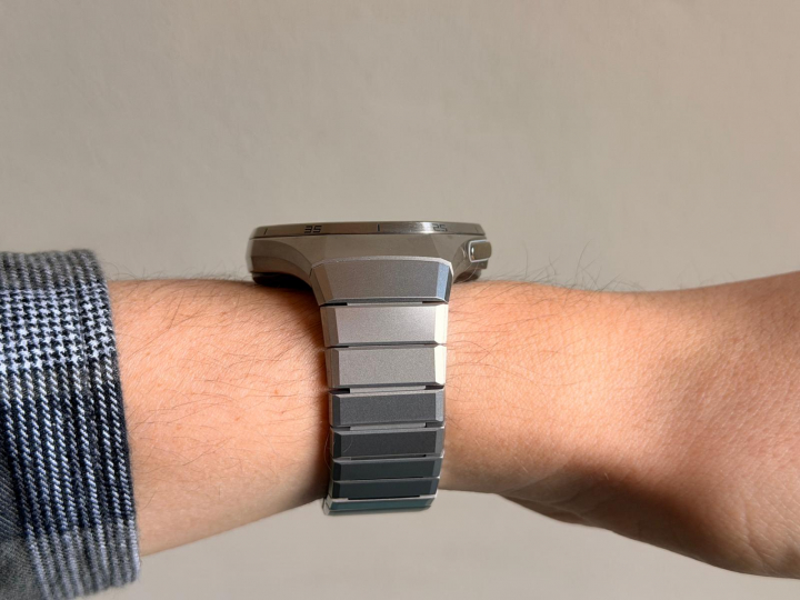El grosor de la correa del Huawei GT 6 Pro. Con lo ligero que es, se hace bastante fino.