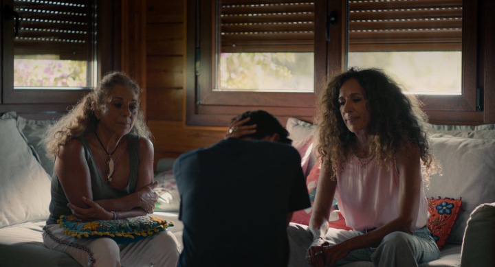 Alba Flores junto a sus tías Rosario y Lolita en una imagen del documental.