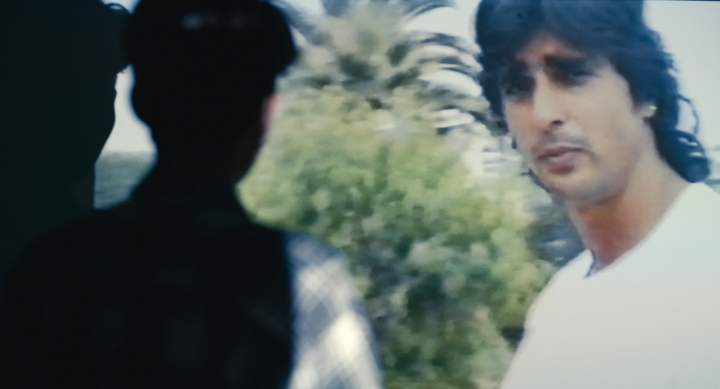 La sombra de Alba Flores sobre una imagen de Antonio Flores en un fotograma de 'Flores para Antonio'