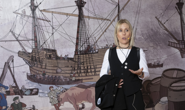 Ane Odriazola en Albaola Itsas Kultur Faktoria, un lugar que le inspiró para 'Al subir la marea'