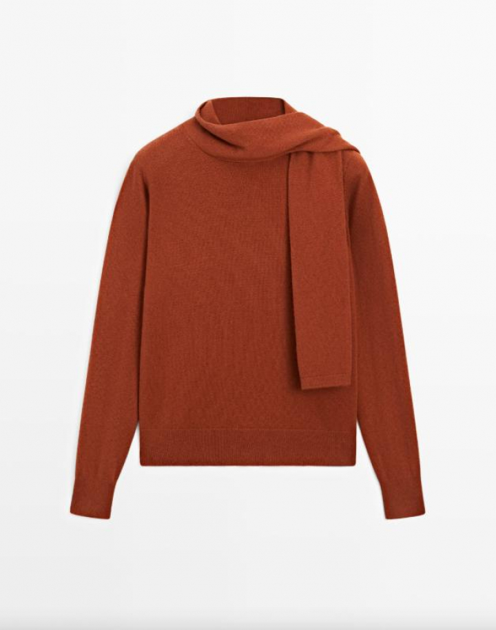 Una jersey bufanda de Massimo Dutti