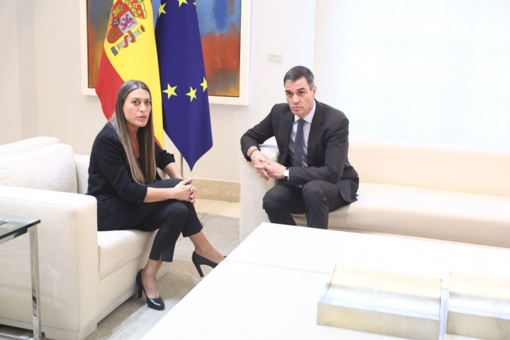 Pedro Sánchez y Miriam Nogueras, en marzo de 2025