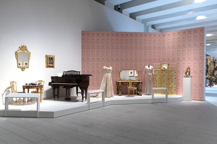 Recreación de la habitación de la reina Victoria Eugenia en la exposición sobre Ena en la Galería de las Colecciones Reales