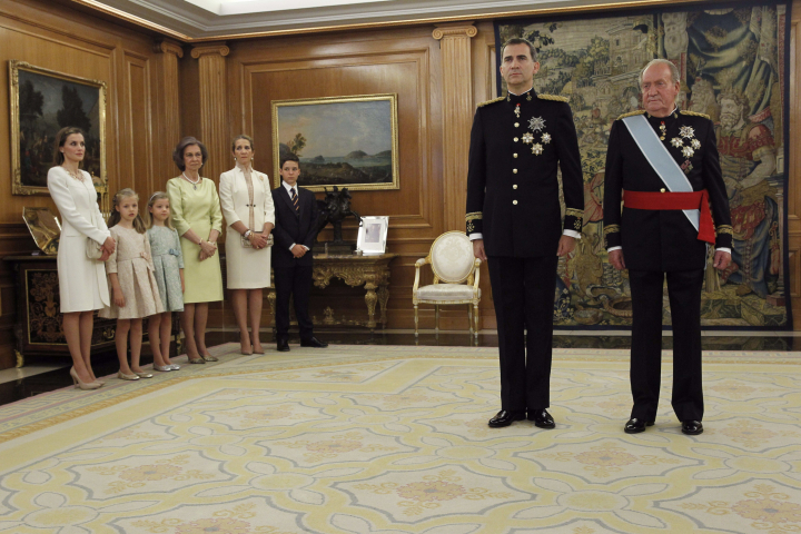 Felipe VI, el rey Juan Carlos, la reina Letizia, la princesa Leonor, la infanta Sofía, la reina Sofía, la infanta Elena y Froilán en la proclamación de Felipe VI