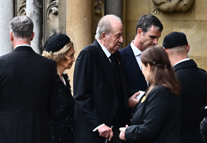 Juan Carlos I, en el funeral de Isabel II en 2022