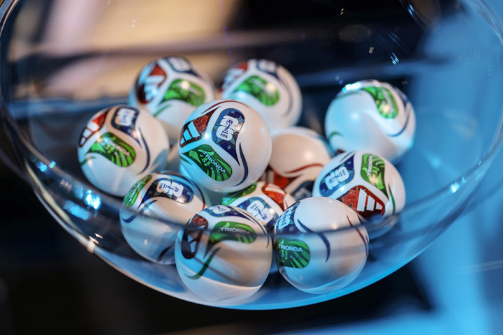 Detalle de las bolas utilizadas para el sorteo del Mundial 2026 en Washington D.C.