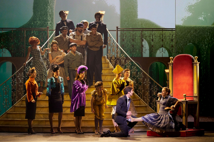 Probando el zapato en Cenicienta