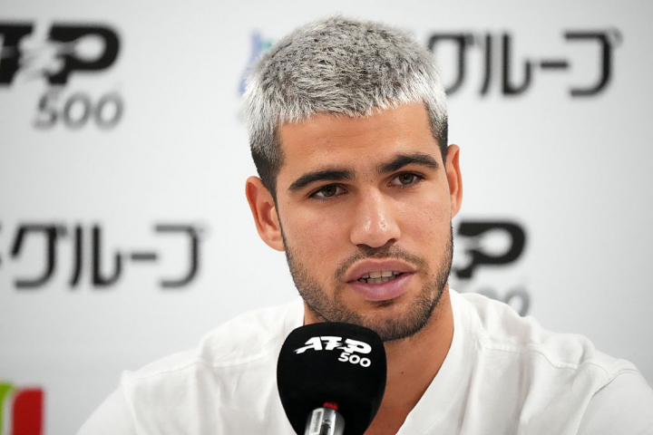 El pelo platino de Alcaraz