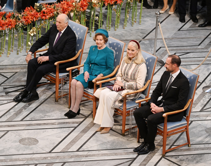 Los reyes de Noruega y Haakon y Mette-Marit de Noruega en la entrega del Nobel de la Paz 2024