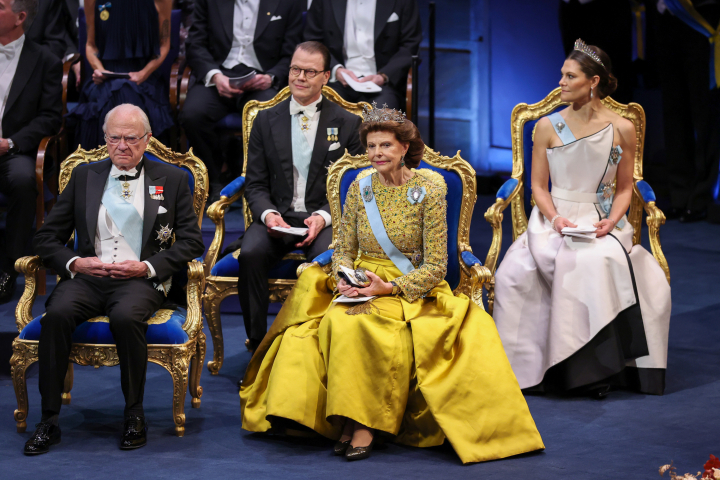 Los reyes de Suecia y Victoria y Daniel de Suecia en los Nobel 2025