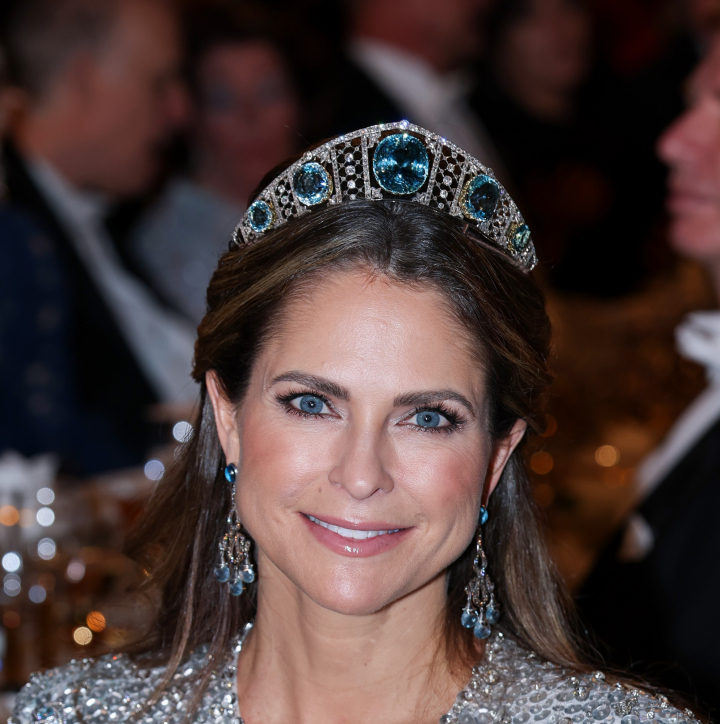 Magdalena de Suecia con la tiara Kokoshnik de aguamarinas en los Premios Nobel 2025