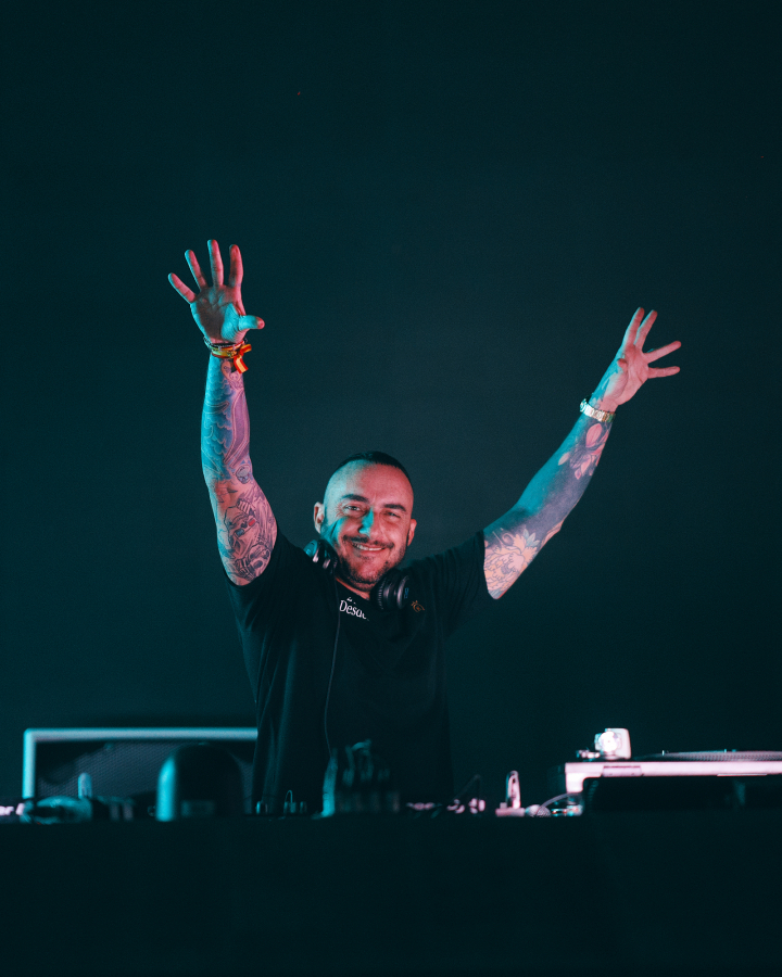 DJ Nano en su espectáculo Oro Viejo.