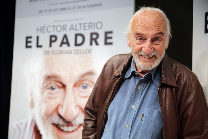 El actor Héctor Alterio asiste a la presentación de la obra "El Padre" en el Teatro Bellas Artes el 11 de octubre de 2016 en Madrid, España. (Foto de Europa Press/Europa Press vía Getty Images)