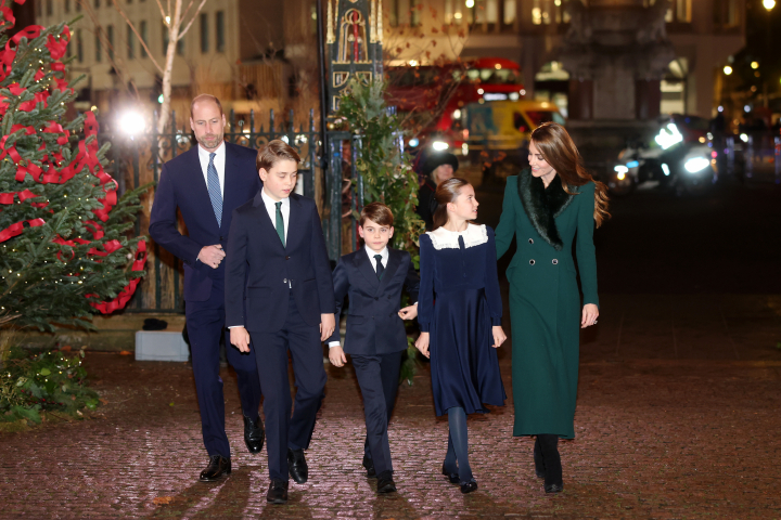 El príncipe Guillermo y Kate Middleton y sus hijos George, Charlotte y Louis en el concierto 'Together at Christmas' 2025