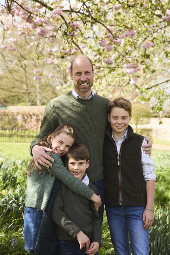 El príncipe Guillermo y sus hijos George, Charlotte y Louis en un posado por el Día del Padre 2025