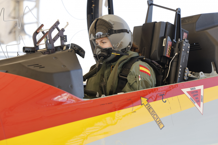 La princesa Leonor subida al Pilatus PC-21 en la Academia del Aire y del Espacio de San Javier