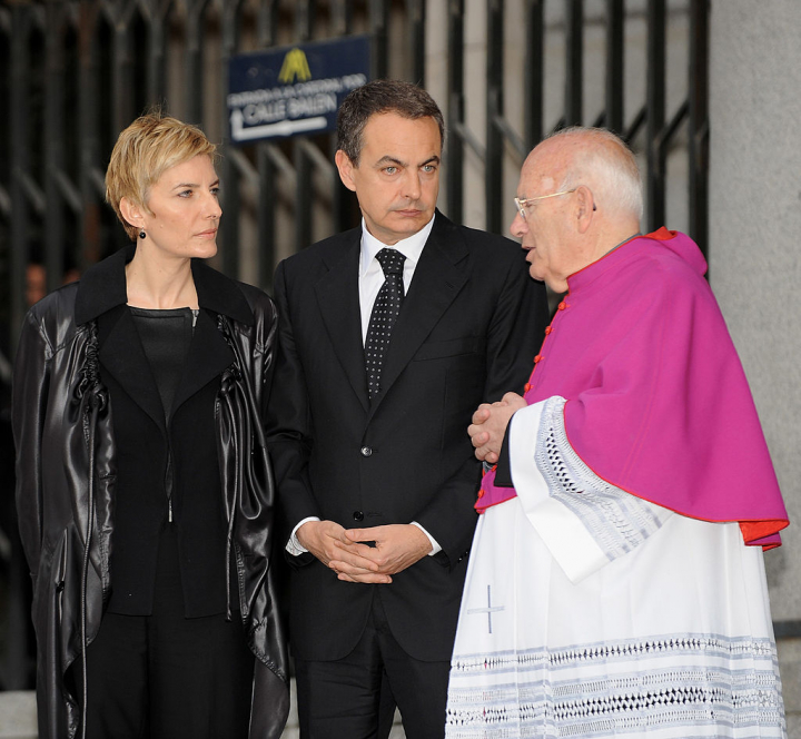 Zapatero y su mujer, junto al sacerdote Antonio Astillero