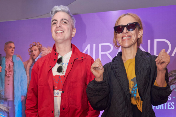 Alejandro Sergi y Juliana Gattas en una presentación.