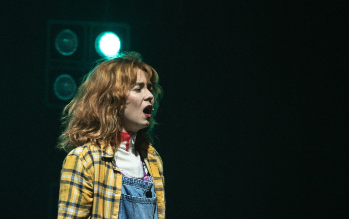 Carla Pulpón como Maureen en 'RENT'.