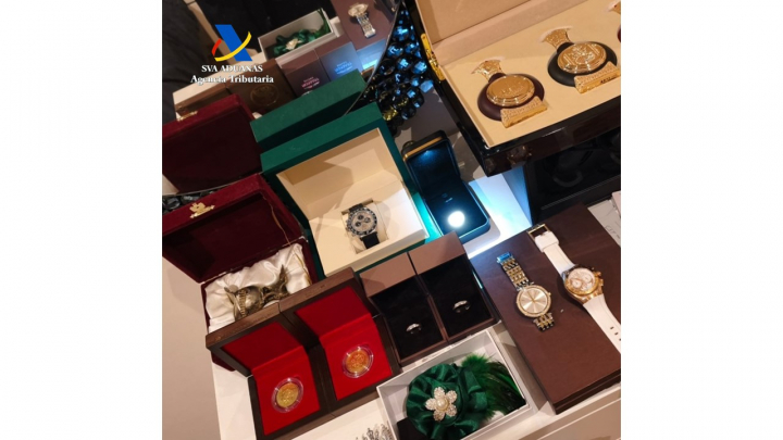 En los 18 registros realizados en doce localidades de siete provincias se han intervenido un gran número de inmuebles, vehículos, embarcaciones, cientos de cuentas bancarias, criptoactivos, un importante volumen de dinero en efectivo, obras de arte, artículos de lujo y metales de alto valor económico.