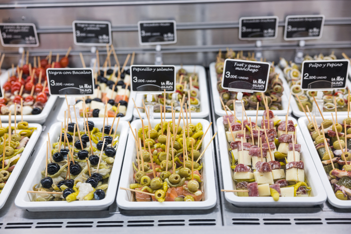 Las originales gildas de La Real en el Mercado de San Antón, en Madrid