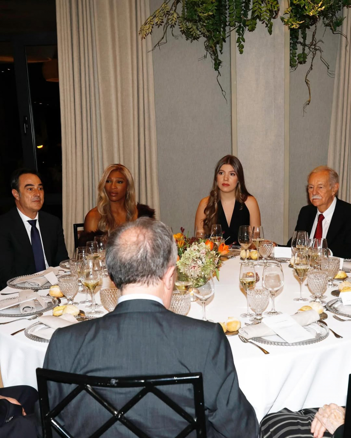 La infanta Sofía cenando con Serena Williams y Eduardo Mendoza en la cena tras el concierto de los Premios Princesa de Asturias 2025