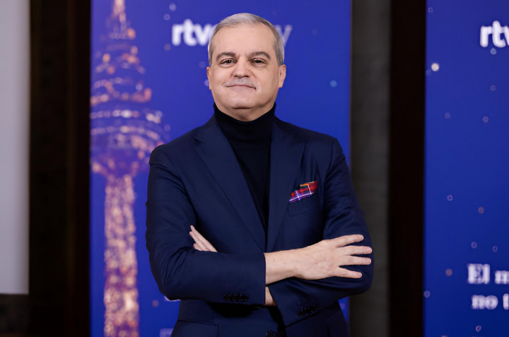 alt="alt="Ramón García posa durante la presentación de RTVE de "La Programación de Navidad" en el Palacio de la Prensa""