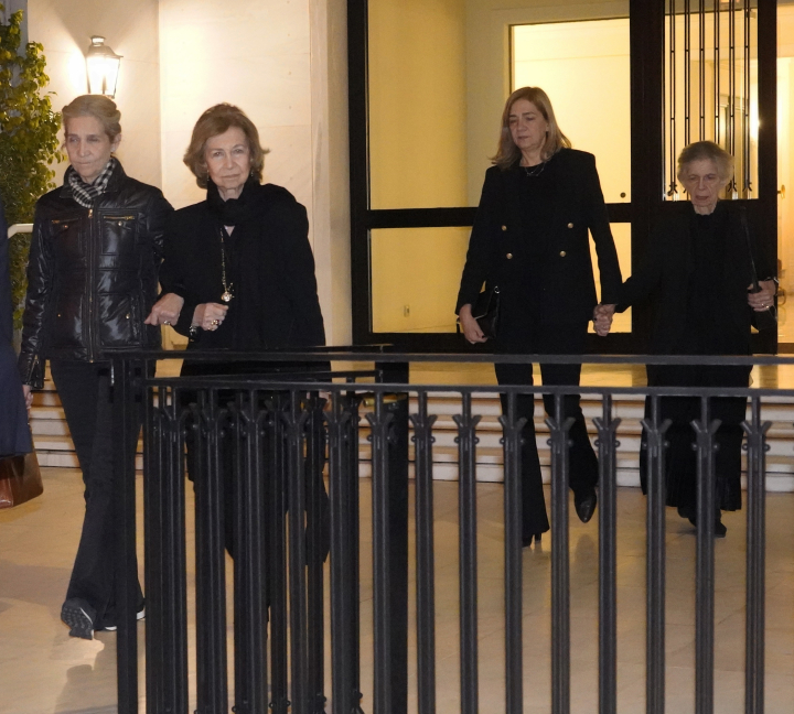 La infanta Elena, la reina Sofía, la infanta Cristina e Irene de Grecia en Atenas en 2023