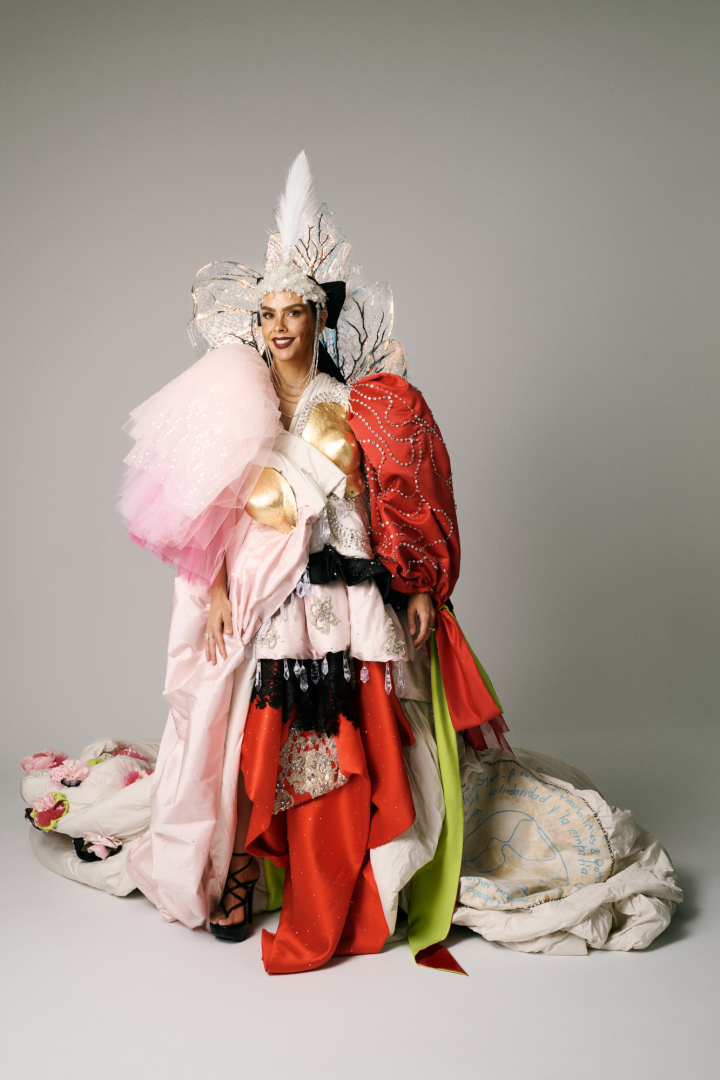 La capa con elementos reciclados de Cristina Pedroche