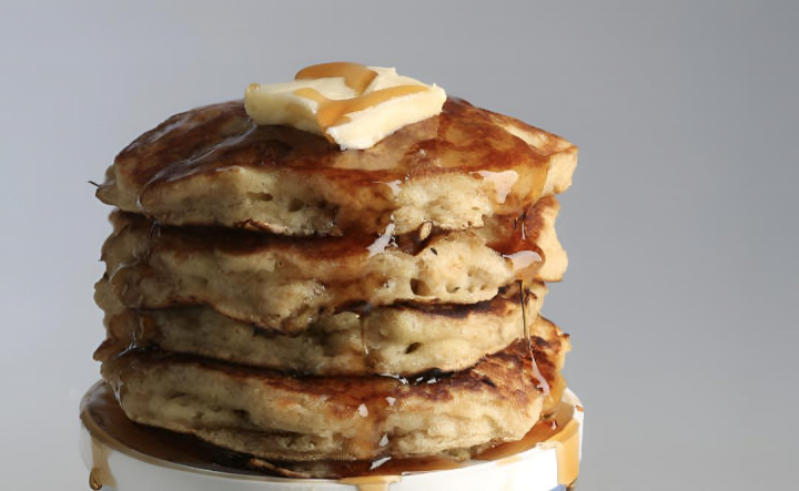 alt="alt="Unas tortitas caseras hechas con avena y plátano""