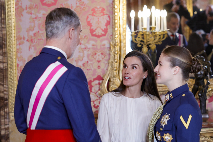 Los reyes Felipe y Letizia y la princesa Leonor, muy cómplices en la Pascua Militar 2026