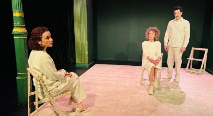 'Anonimato' se representa en el Teatro Lara de Madrid