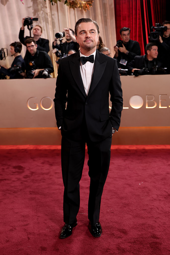 alt="alt="Fiel a su estilo, con un esmoquin clásico.""