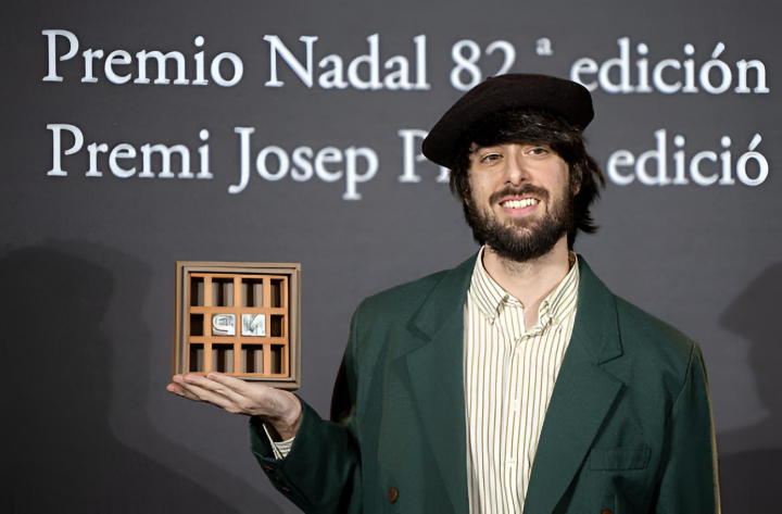 El escritor David Uclés gana el 82 Premio Nadal con 'La ciudad de las luces muertas'