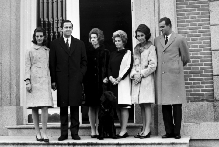 Los reyes Juan Carlos y Sofía, Federica de Grecia, Constantino y Ana María de Grecia e Irene de Grecia en La Zarzuela en 1968