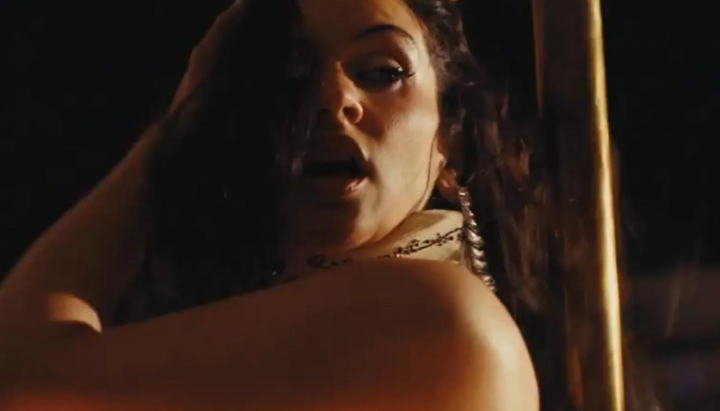 Rosalía en un fotograma de 'Euphoria' (HBO).